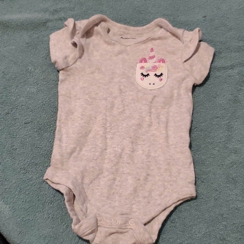 🐻    Members Mark Onesie size 0-3 months